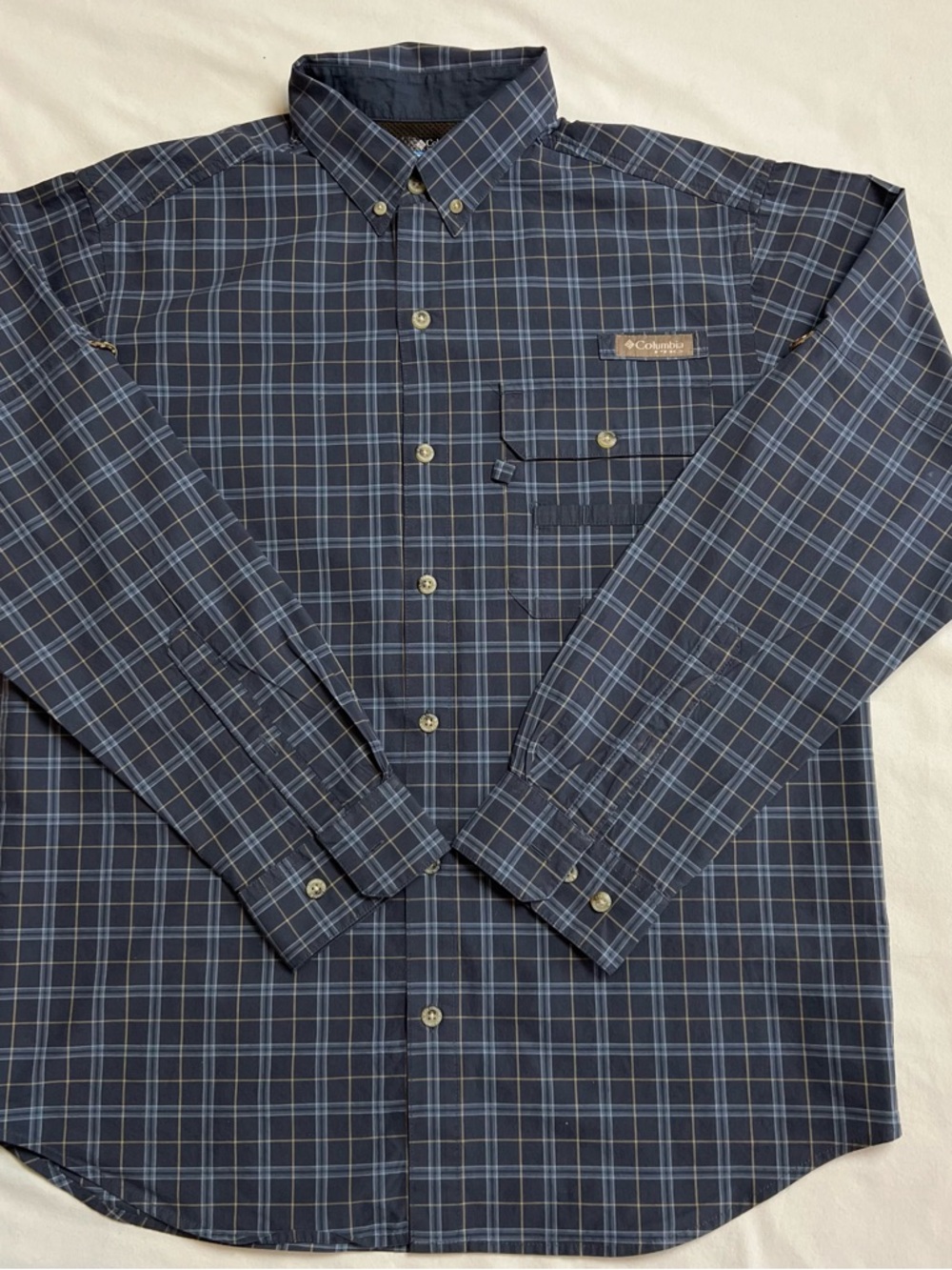 COLUMBIA PHG Men’s Vented Plaid Roll-Tab Long Sleeve Shirt Medium Navy/Tan Khaki